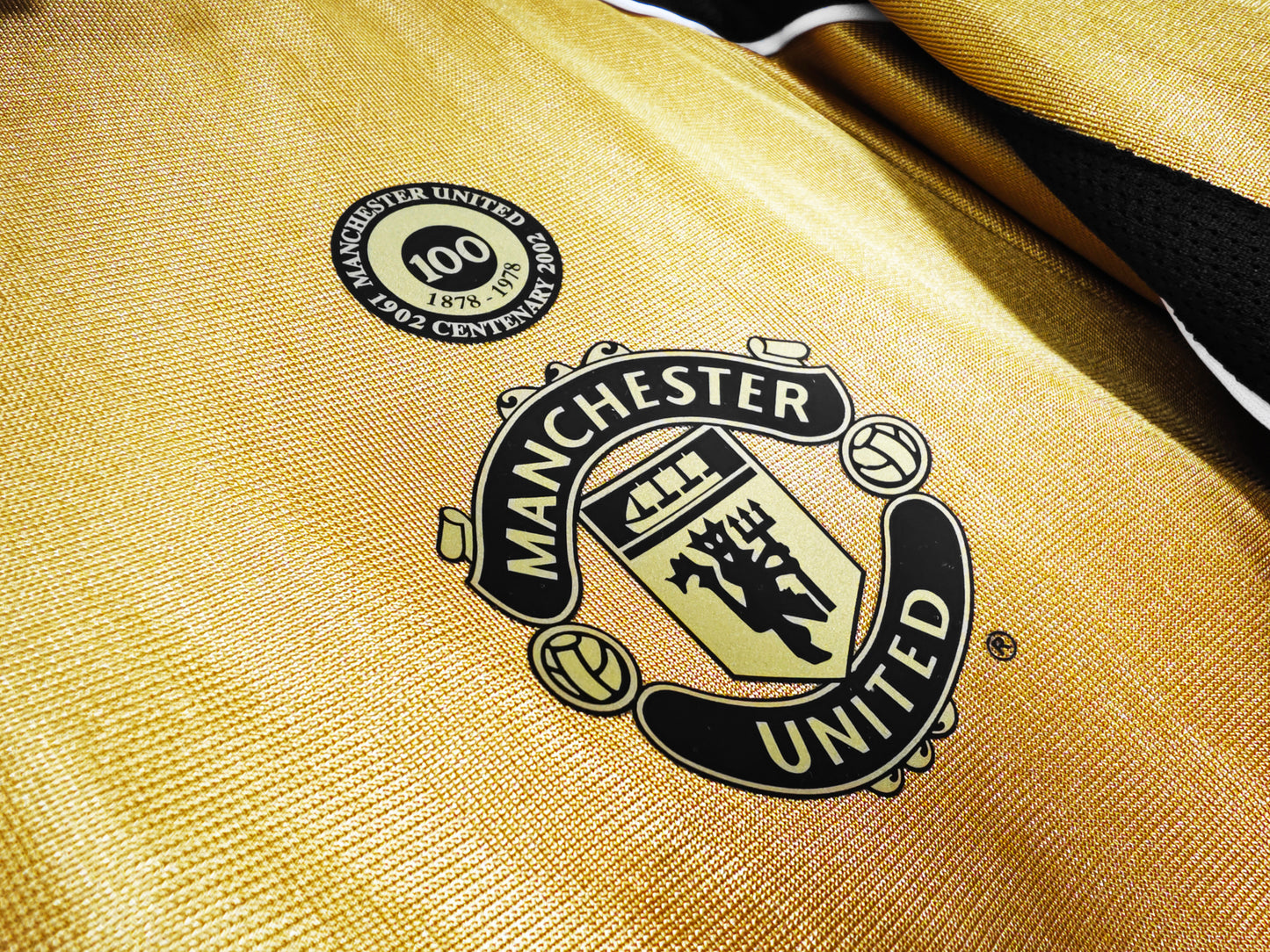 01/02 Manchester United Centenary Edition jersey (reversible)