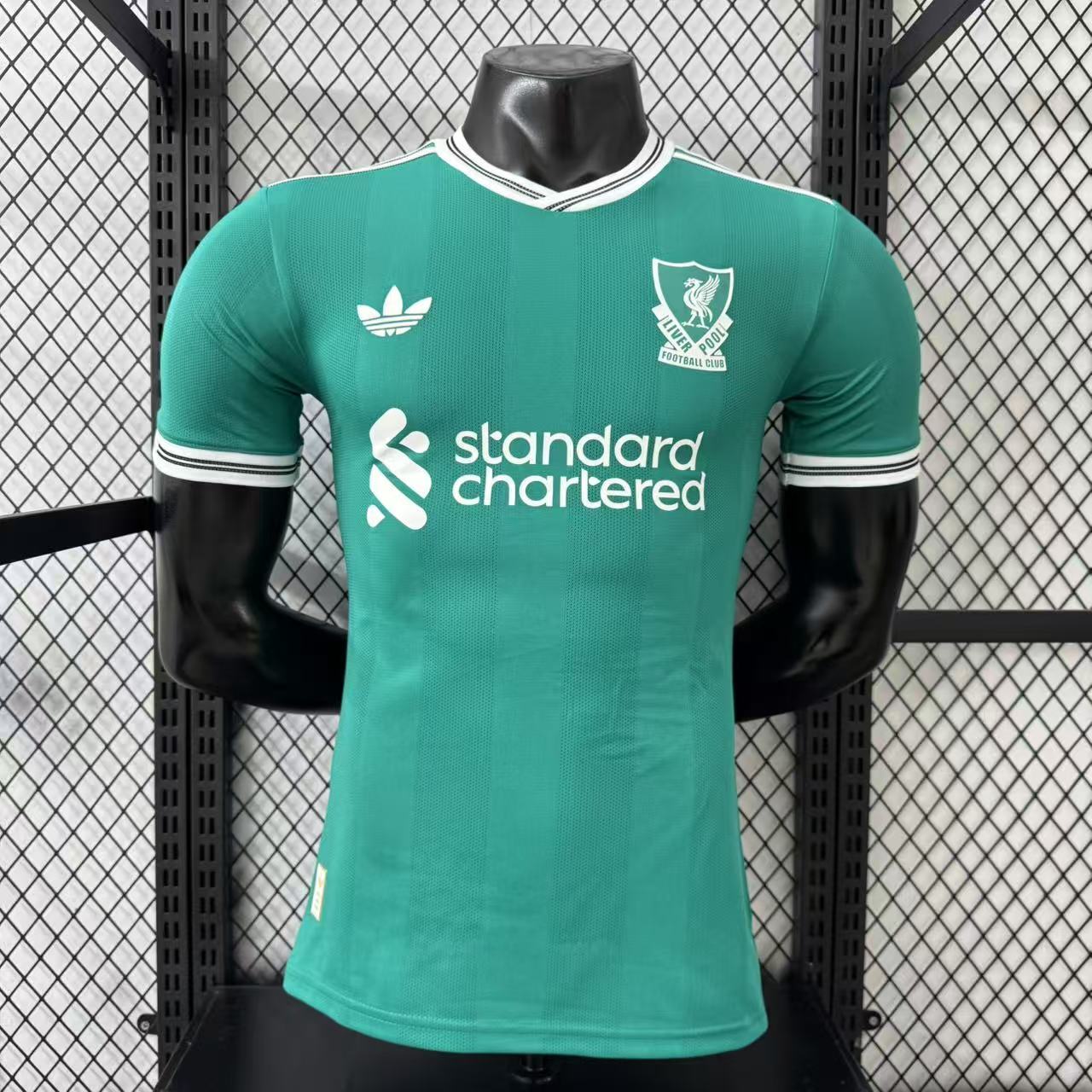 25/26 Liverpool's second away jersey