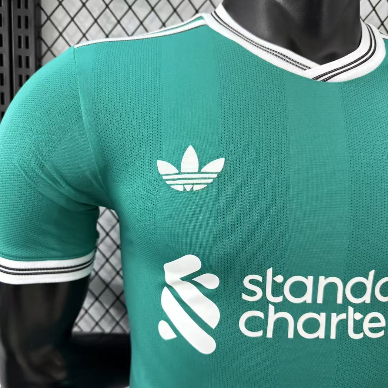 25/26 Liverpool's second away jersey